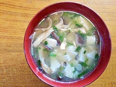 平茸と豆腐のみそ汁　たっぷりめ２人分